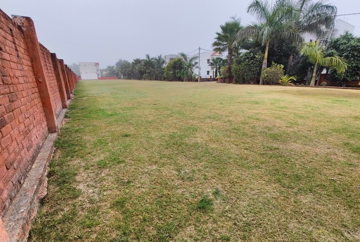 Lucknow farmhouse with a spacious lawn