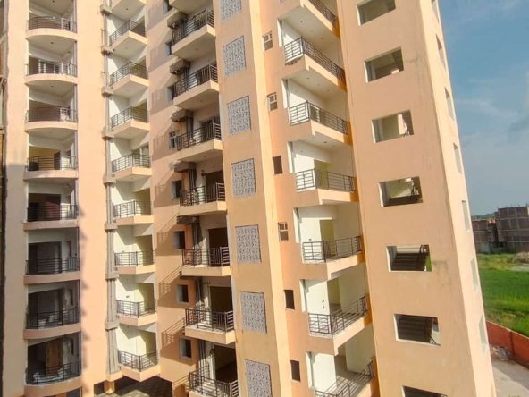 apartment in raebareli road for sale3